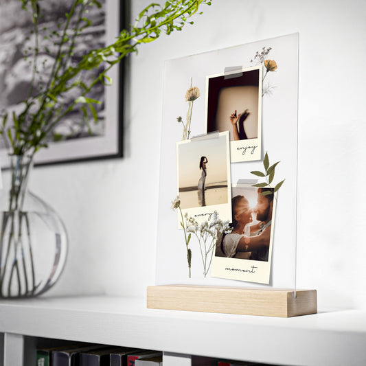 Personalisiertes Acrylglas mit Blumenhintergrund und Polaroid-Fotos | Andenken Nachttisch