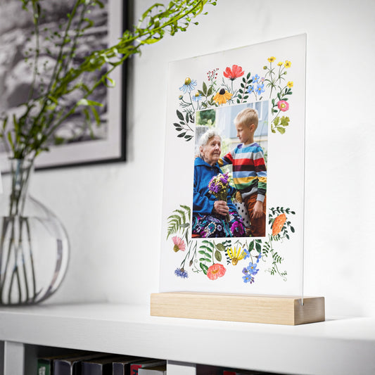 Omas Garten- personalisiertes Geschenk für Oma mit den Namen der Enkelkinder - Acrylglas mit Holzständer.